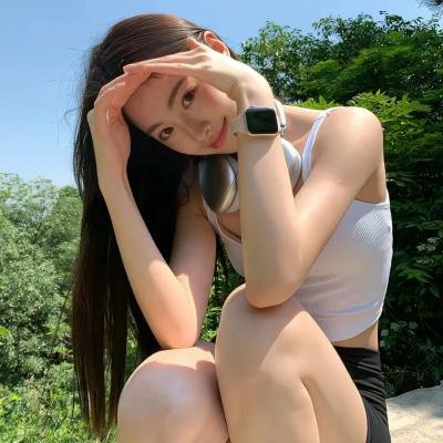 9顶假发的女孩